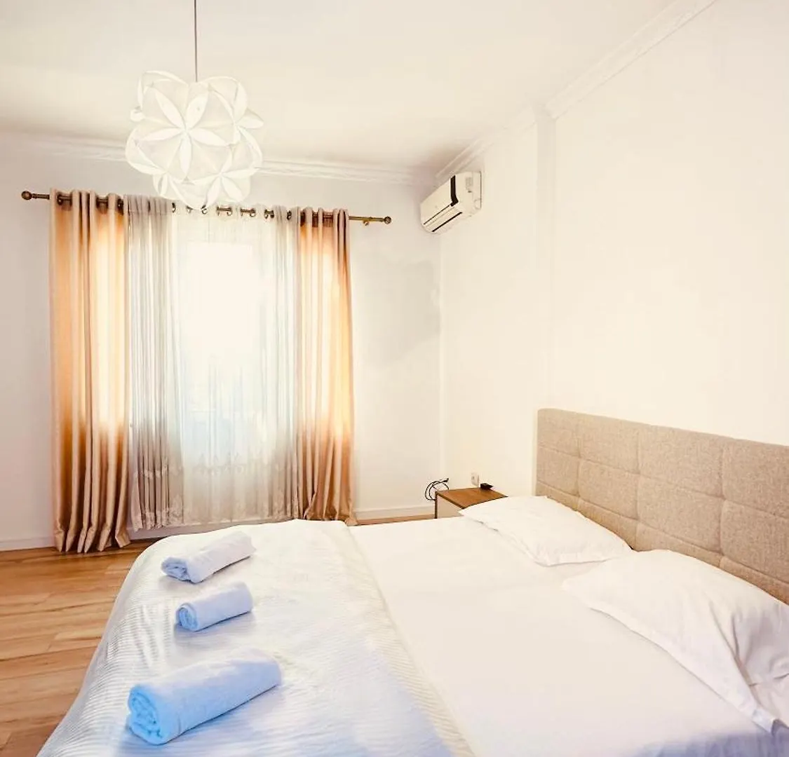 Blloku Luxury 2 Bedroom Apartment 티라나 알바니아
