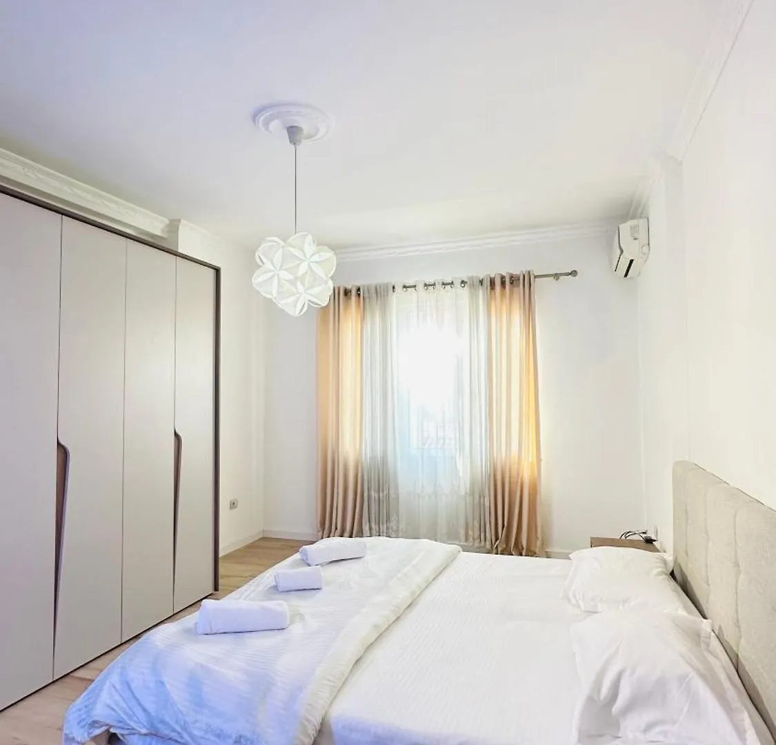 Blloku Luxury 2 Bedroom Apartment 티라나